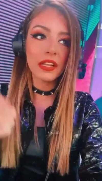 Red lips and choker ❤️🖤