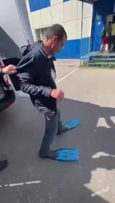 Drunk diver under arrest?