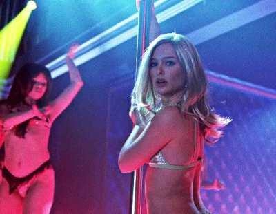 Blonde Natalie Portman does something to me