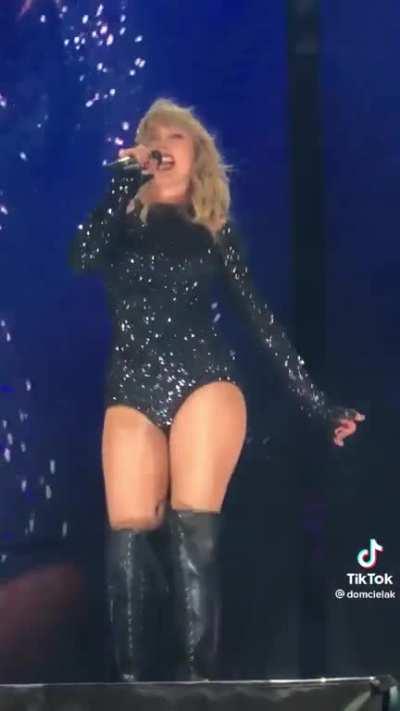 I don’t know how she can be this sexy and perfect. Just look at her body, her thighs, waist, hips, and ass. I want to grab her waist as she bounces on my cock and cum inside of her so bad. I want her to be my personal cum bucket