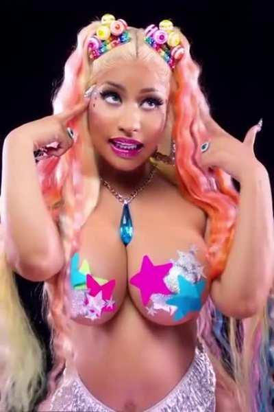 Love seeing those titties bounce