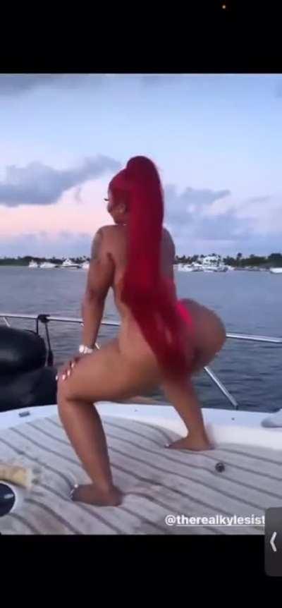 Vybing @therealkylesister