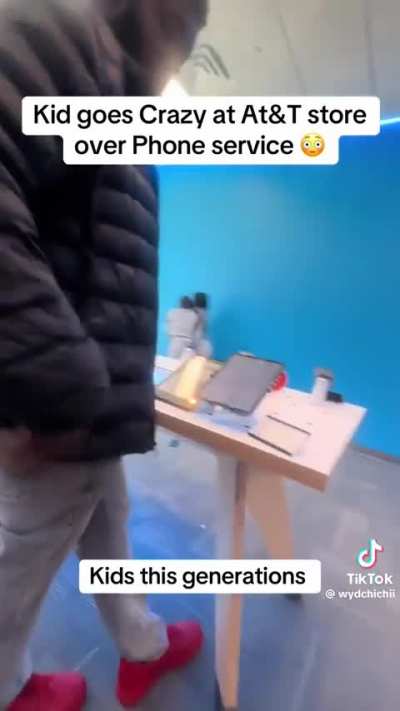 Her mom cut off her phone at at&t