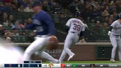 [Highlight] Guardians score two runs on a shallow pop up as the throw home goes off of Zunino’s back and Robbie Ray throws it away