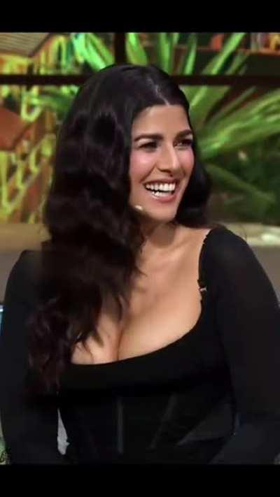 Nimrat Kaur didn't even think twice before showing this huge cleavage on national tv ✊✊ 🍆💦