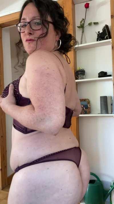 Wanna stretch me out and fill my body up?