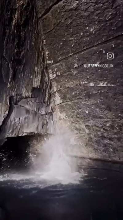 what in the minecraft cave is this 💀