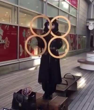 This guy with his rings