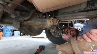 Guy under a car didn’t put wheel blocks (tik tok)