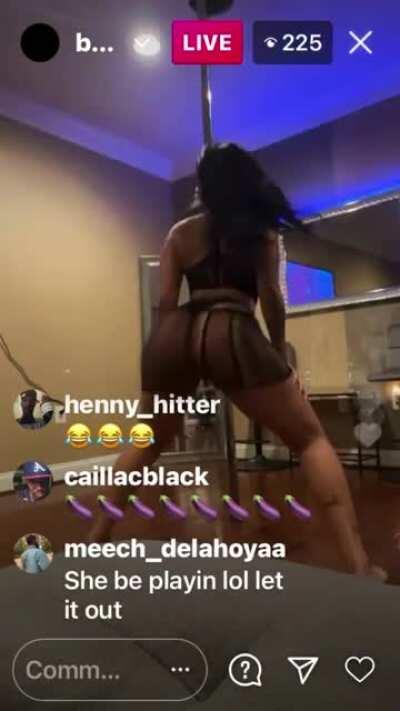 Y’all missed the show 🐝 azz clapping