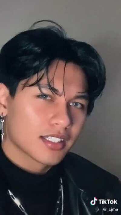 Babe it's a house party break out the regular fucking glass cups