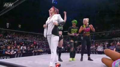 On AEW Dynamite: Saraya vs Willow Nightingale