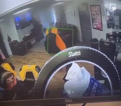 Man shoots up barber shop in broad daylight