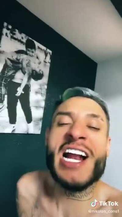 Un cutremurator act artistic pentru Liviu Dragnea