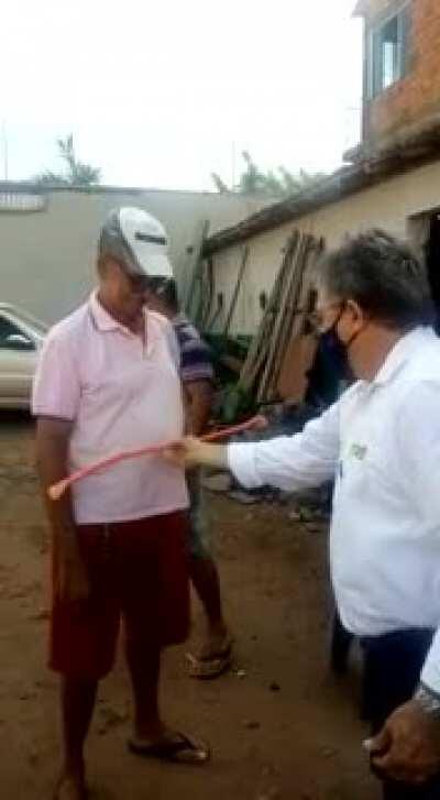 E a saúde do velhinho, como está?