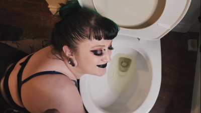 Fucking use me, please sir..🚽🖤