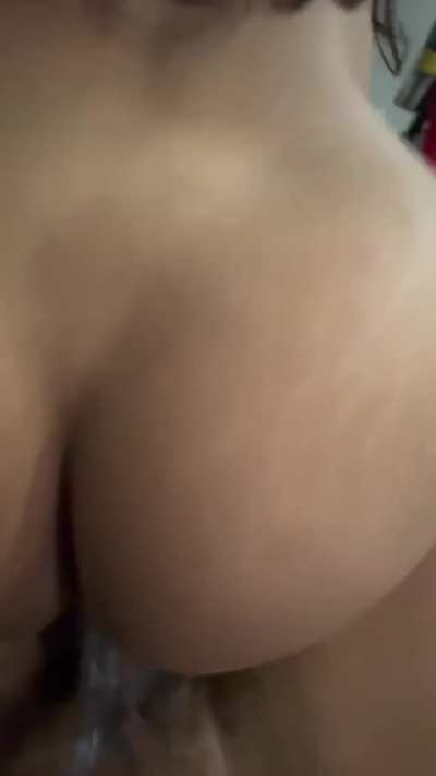 Riding like a good Girl🥴