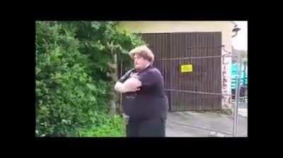 Rainer tanzt a weng für die Hater