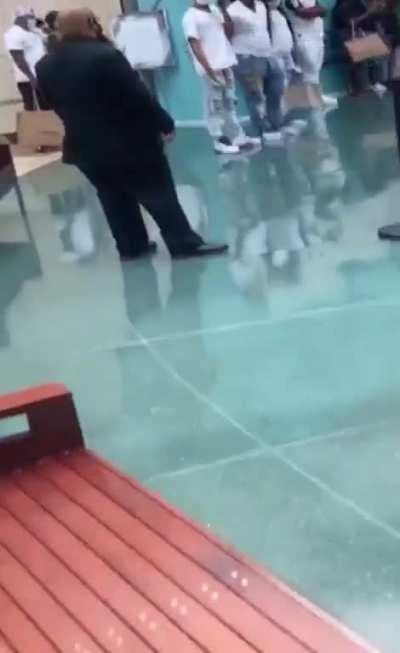 Y’all remember this 😂🤦🏾‍♂️ niggas know they wasn’t bout to crash in front of all them police. Doitforbibs(6block) and kspazz(kuku)