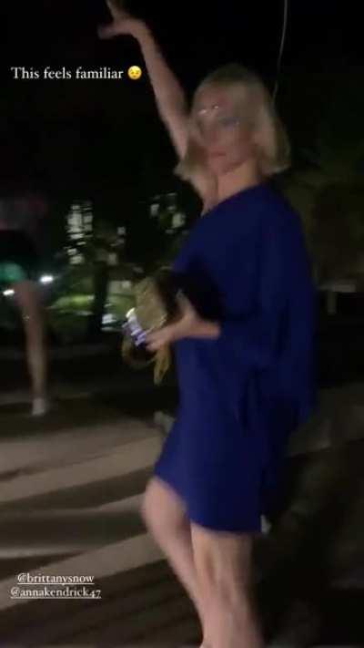 Anna Kendrick and Brittany Snow