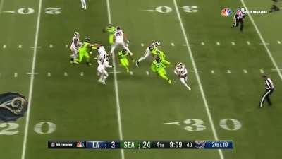 [Highlight] Richard Sherman welcomes rookie Jared Goff to the league by putting him out of bounds at the 3