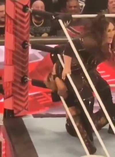 Nia Jax Stinkfaces Zoey Stark