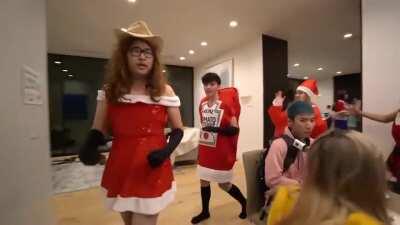 I just wanna let Rae know that this exists...