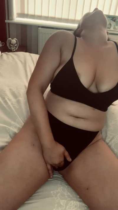 I hope that the 5 guys who see this like my petite body 💕