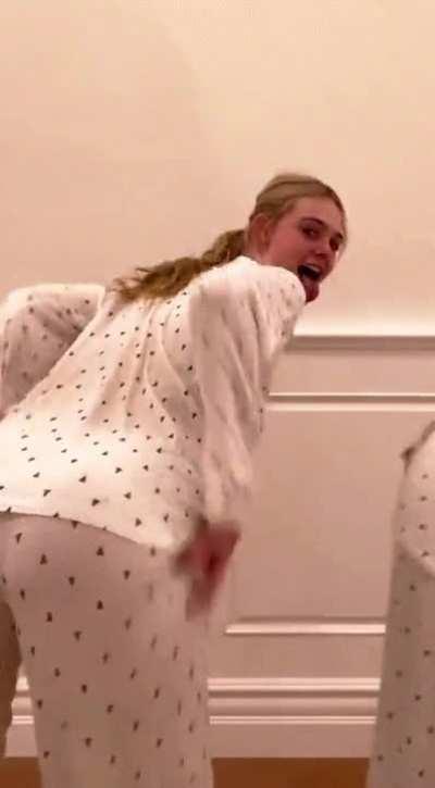 Elle Fanning showing off