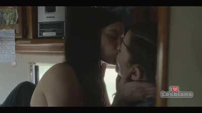 Milena Smit & Mireia Oriol (The Girl in the Mirror - s01e09)