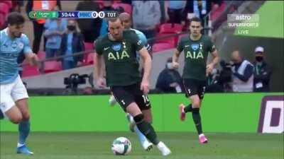 Ruben Dias tackle vs Harry Kane (30')