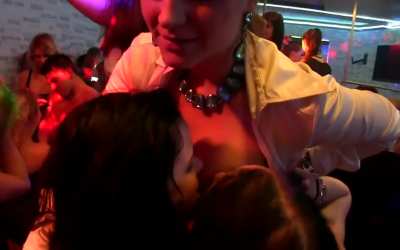 [r/breastsucking] Communal feeding