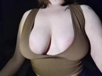 i wanna put my boobs in your faceeee