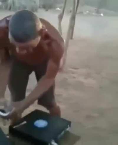 Вот так сейчас без денег отовариваются в США. Потому что трогать их нельзя, BLM отмажет. Доигрались