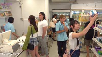 hot dog bun freezes the whole store (HNTRZ-006)