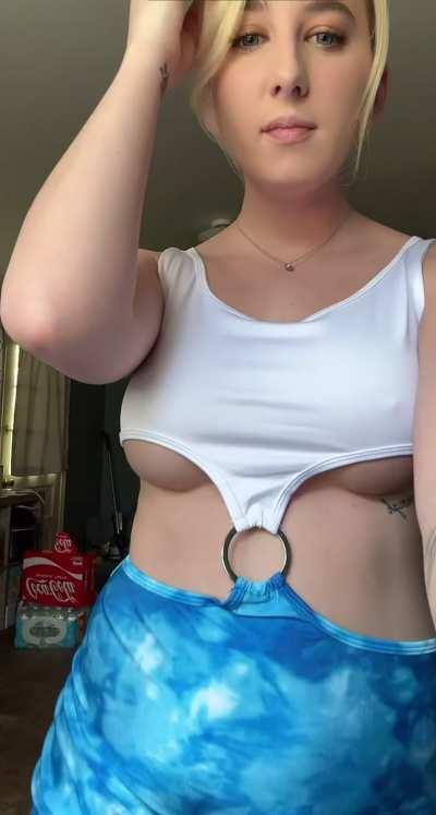 Nice and bouncy fuckdoll