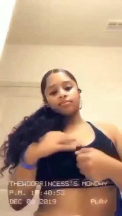 Ion know her name but here