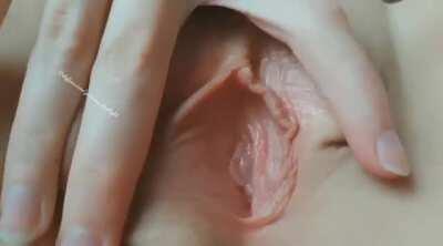 NEW Vid on my onlyfans!! Wanna watch my pussy pulse up close and HD, as I edge over and over to an explosive orgasm? 😚