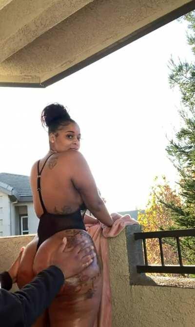 Juicy booty ngetting oiled up. Mega link in the comments.