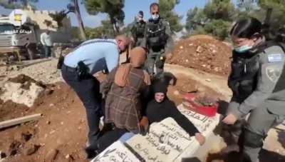 Jerusalem municipality wants to build a *Biblical theme park* on a 16th century Palestinian graveyard, police are trying to separate a mother from her child grave to make way for the bulldozers. 😳😖😳
