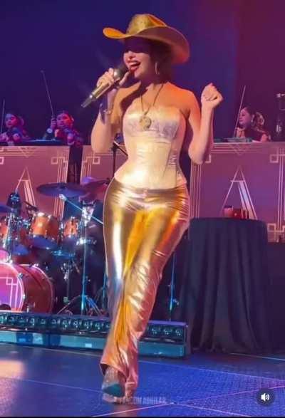 Que rico se le marca la tanguita 🤤