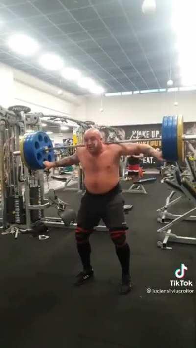 Don’t try this at home.. When your don’t need a squat rack..