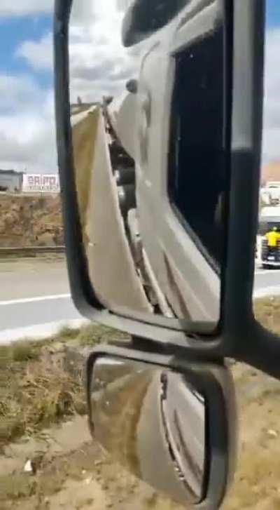 Novo parachoque Bolsonarista sendo visto de outro angulo.