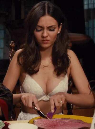 Victoria Justice little jiggle