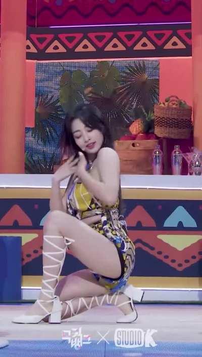 Jihyo - yellow, blue & white top, shorts, alcohol free performance