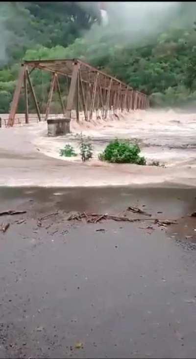 Ponte que liga Nova Roma a Farroupilha 