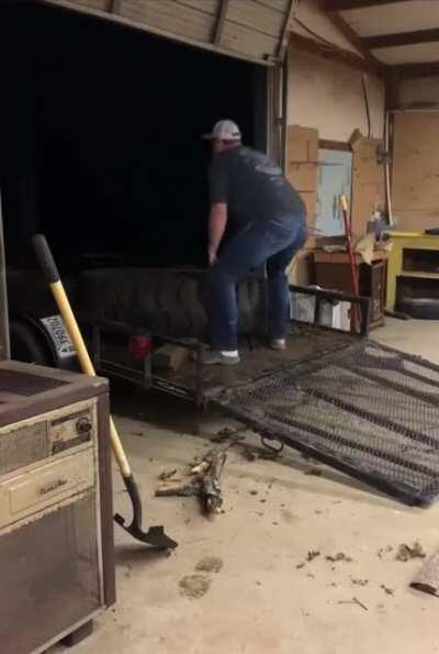 to lift that thing wearing crocs