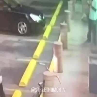 Bruh was really eating chips during a shootout🤦🏽‍♂️🤣