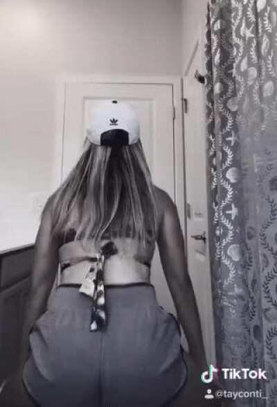 Taynara twerking