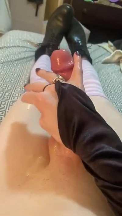 Oiled goth femboy cums over themselves